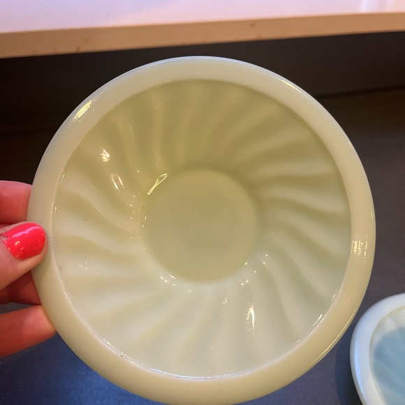 Pair of Vintage French Mint Green Cups and Saucers - Picture 12 of 14